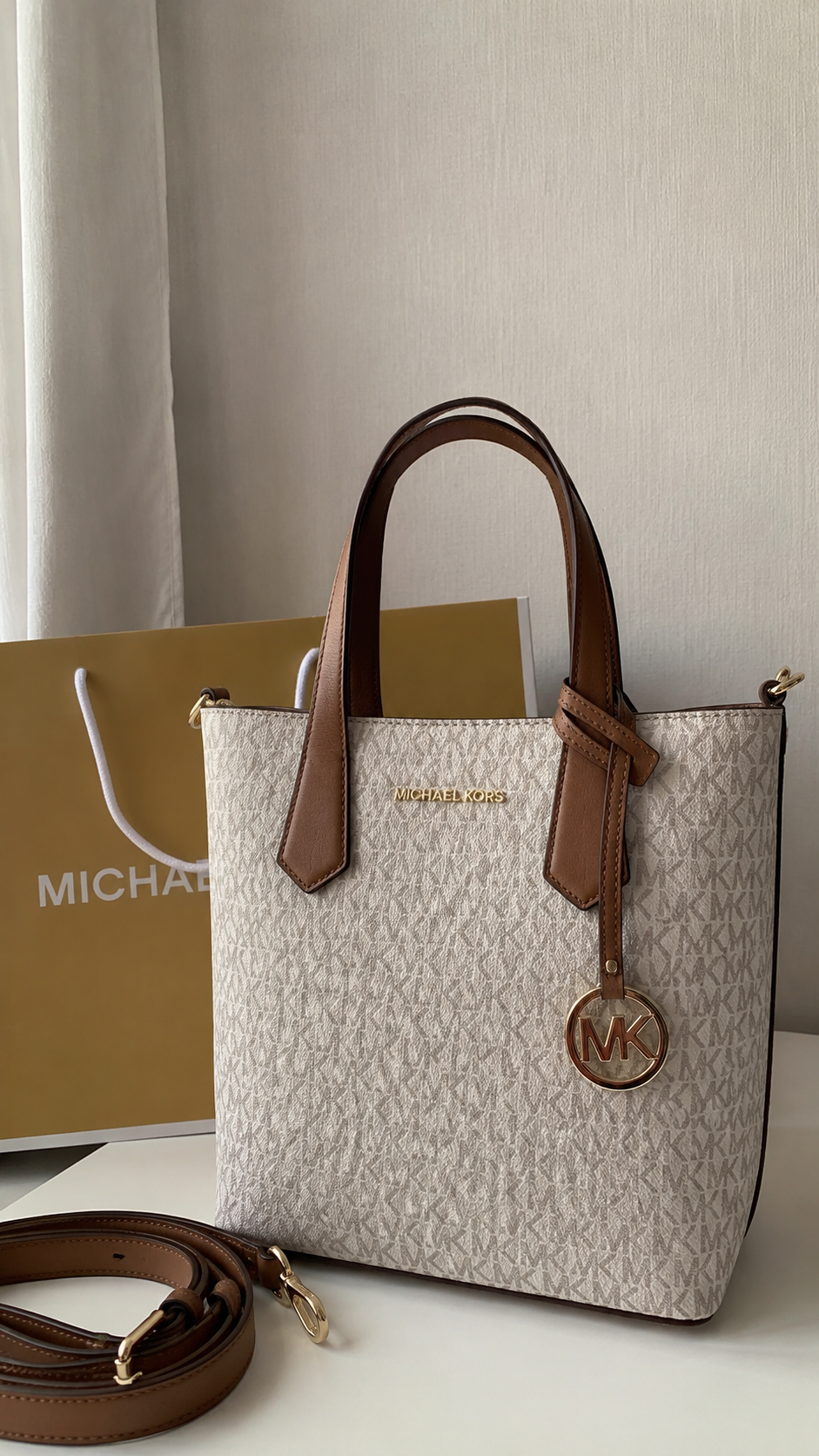 Bolso MK Dalia – Elegancia y Funcionalidad